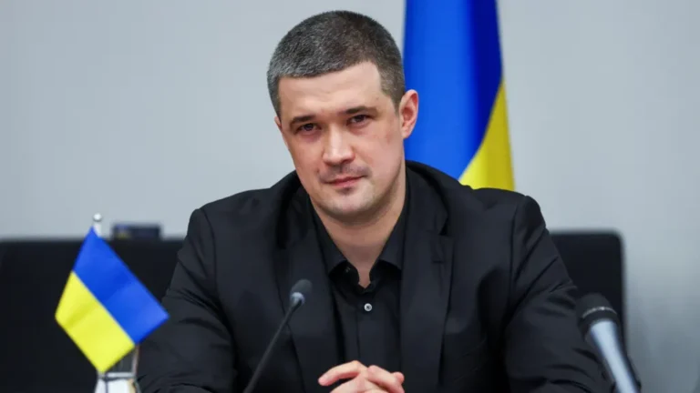 Sacked Ukrainian defence minister calls for presidential electioN, Zelensky’s removal