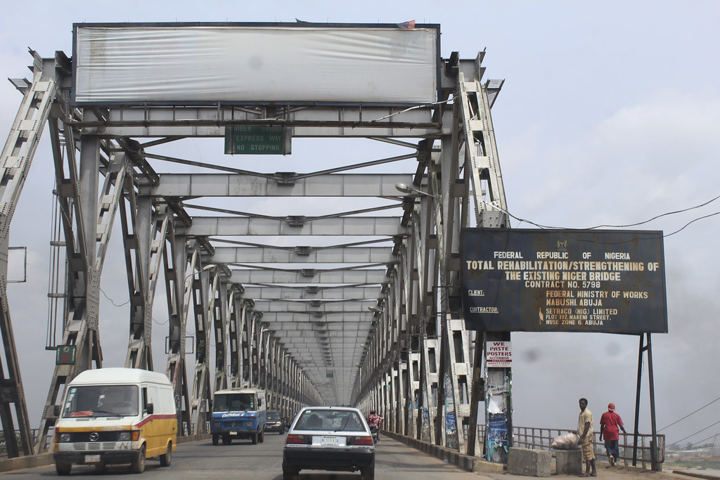 FG orders installation of streetlights, CCTV on Niger Bridge over vandalism  